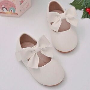 Baby dress shoes off white with bow details velcro closure Size 23